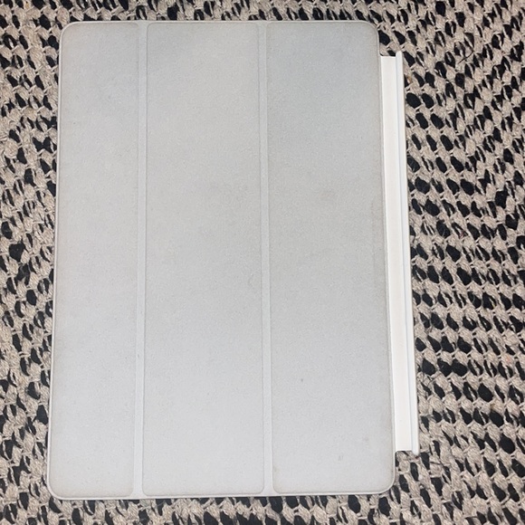 Apple IPad cover - Picture 2 of 2